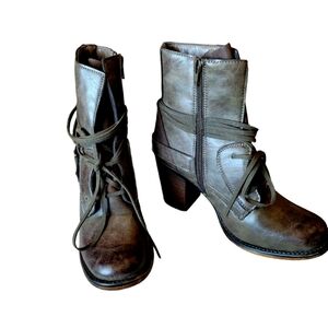 Pierre Dumas Army Green Faux Leather Heeked Combat Style Boots Size 7.5